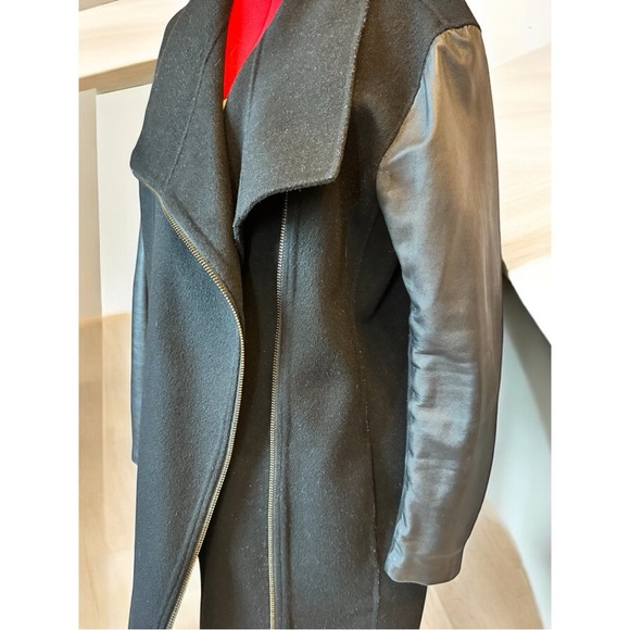 Banana Republic Wool and leather coat. Size Medium - Picture 4 of 9